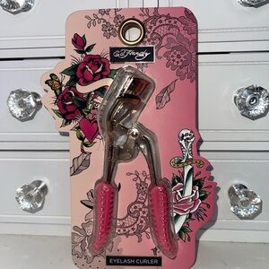 NWT Ed Hardy Pink Eyelash Curler with Tattoo Art